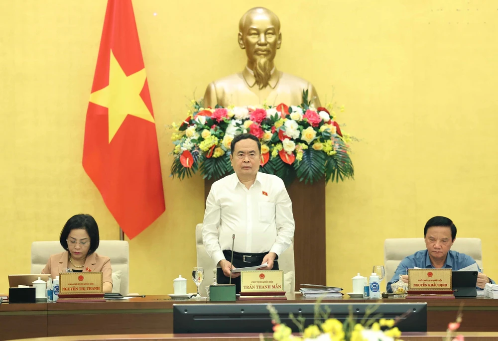 NA Chairman Tran Thanh Man (C) speaks at the 5th thematic session on law-building on August 12 (VNA)