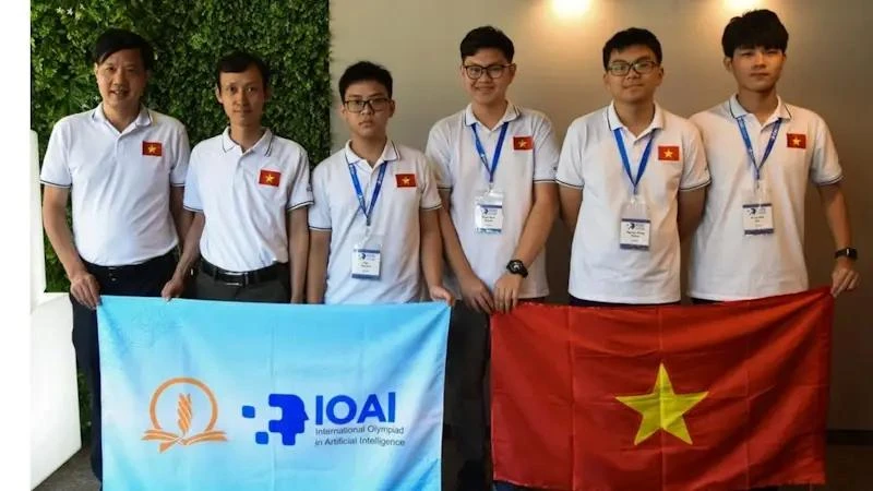 Students from Hanoi-Amsterdam High School for the Gifted bags the bronze medal at IOAI 2024 in Bulgaria. (Phloto: https://nhandan.vn/)