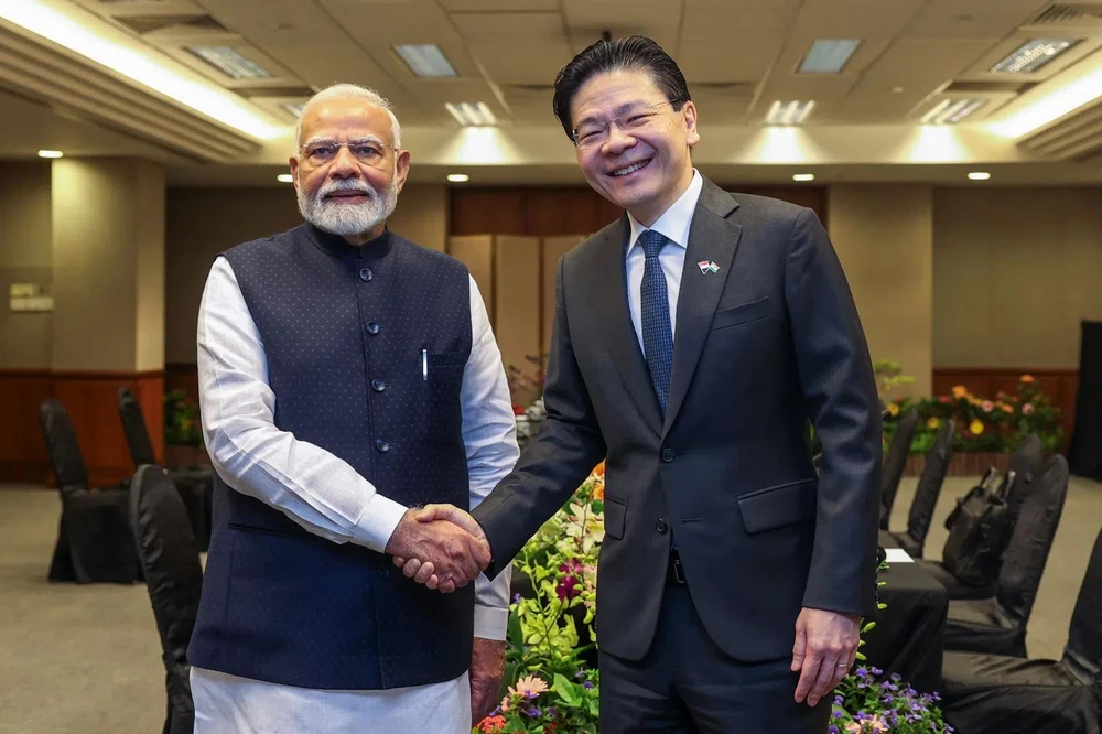 Indian Prime Minister Narendra Modi (L) and his Singaporean counterpart Lawrence Wong (Photo: https://www.businesstimes.com.sg/)