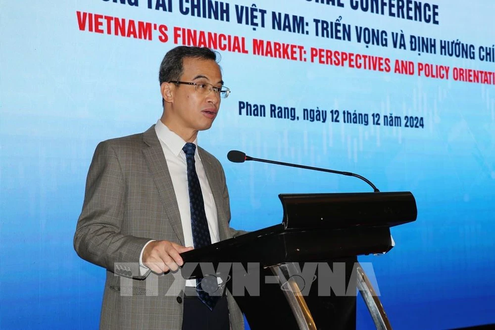 Vu Nhu Thang, Acting Vice Chairman of the National Financial Supervisory Commission, speaks at the conference. (Photo: VNA)