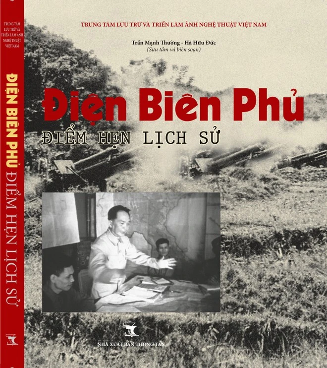 Photo book entitled “Dien Bien Phu – Dien hen lich su” (Dien Bien Phu – Rendezvous with History” is introduced to the public on the occasion of the 70th anniversary of Dien Bien Phu Victory (Photo: VNA)