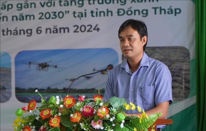 Director of the provincial Department of Agriculture and Rural Development Nguyen Van Vu Minh speaks at the event. (Photo: VNA)
