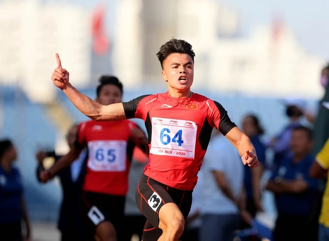 National champion Ngan Ngoc Nghia will fight off against Thai talents Puripol Boonson and Soraoat Dabbang in the men's 100m and 200m events, (Photo: toquoc.vn)