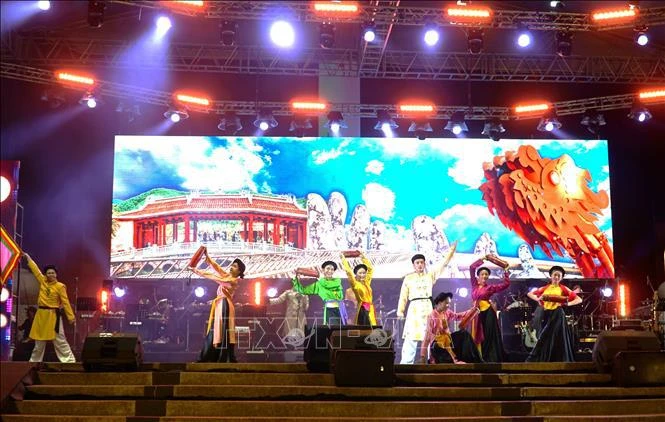 The Trong com (cylindrical drum) performance by Vietnam's Le Ngoc Theatre at the International Drum and Dance Festival in Kuala Lumpur, Malaysia (Photo: VNA)