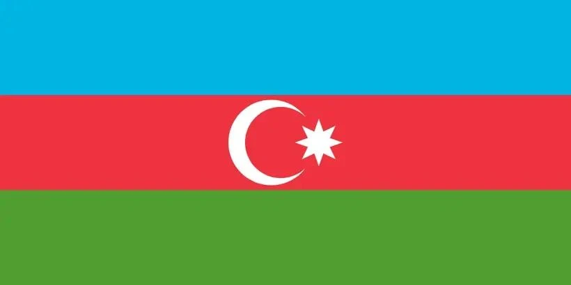 Bandera nacional de Azerbaiyán (Fuente: Wikipedia)