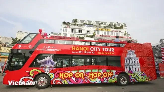 Hanoi lanzará recorrido en autobús de dos pisos a la aldea alfarera de Bat Trang (Fuente: Vietnamplus)