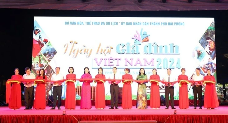 El Festival de la Familia de Vietnam 2024 se inauguró en la ciudad de Hai Phong el 25 de julio (Foto: VOV)