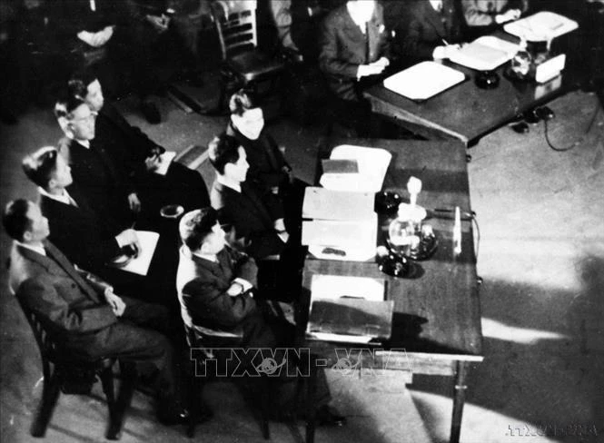 La delegación de la República Democrática de Vietnam, encabezada por el entonces viceprimer ministro Pham Van Dong, en la sesión inaugural de la Conferencia de Ginebra sobre Indochina, en la mañana del 8 de mayo de 1954. (Fuente: VNA)