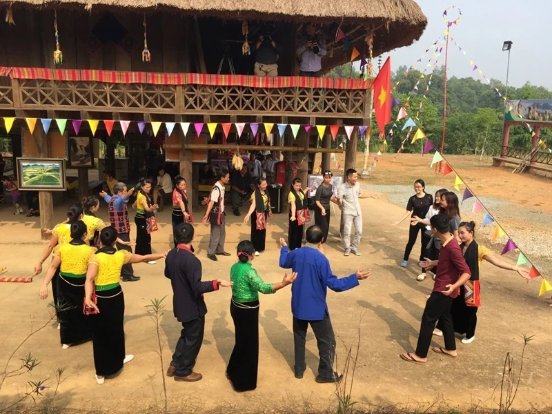 En la Aldea de Cultura y Turismo de Etnias de Vietnam. (Fuente: dangcongsan.vn)