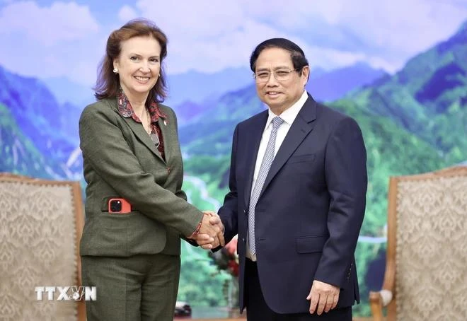 El primer ministro vietnamita, Pham Minh Chinh, y la ministra de Relaciones Exteriores, Comercio Internacional y Culto de Argentina, Diana Mondino. (Fuetne: VNA)