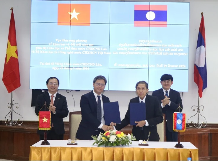 Firma un acuerdo de cooperación entre las entidades relevantes de Vietnam y Laos. (Fuente: most.gov.vn) 