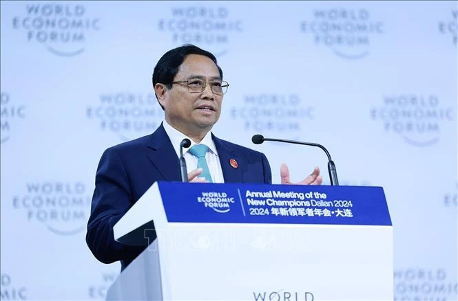 越南政府总理范明政在世界经济论坛第十五届新领军者年会开幕式上发表特别讲话。图自越通社