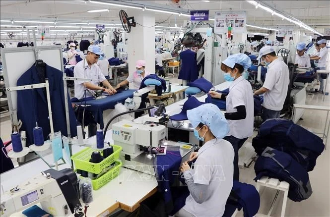岘港市一家纺织服装公司。图自越通社
