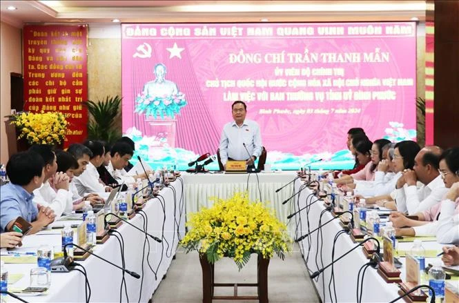 越南国会主席陈青敏,平福省委常委会,工作会议。图自越通社