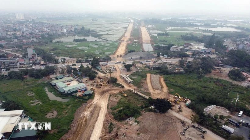 首都区四环公路项目河东郡安义坊路段施工现场。图自越通社