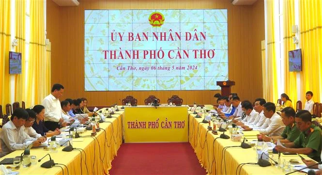 Séance de travail entre les autorités de Can Tho et la délégation du ministère de l'Éducation et de la Formation. Photo: VNA