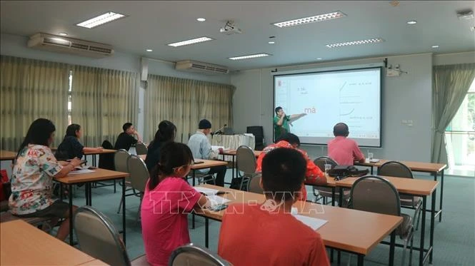 Le cours voit la participation de plusieurs personnes de tous âges. Photo: VNA