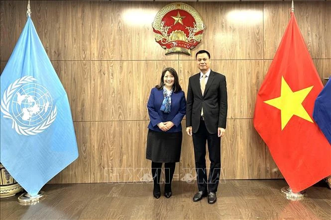 L'ambassadeur Dang Hoang Giang, chef de la Mission permanente du Vietnam auprès des Nations Unies (ONU), et June Kunugi, directrice de la Division des partenariats publics de l’UNICEF. Photo: VNA