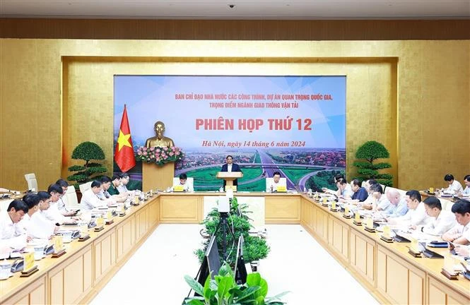 Le Premier ministre Pham Minh Chinh préside la réunion. Photo: VNA