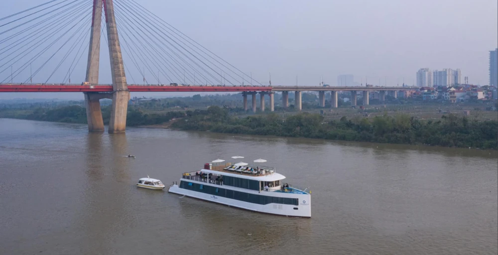 Hanoï envisage d'accélérer le développement du tourisme fluvial sur le fleuve Rouge. Photo : Song Hong Tourist
