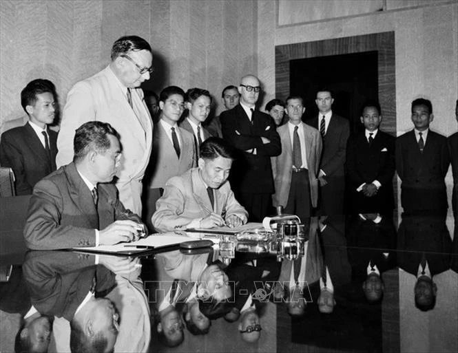 Signature de l'accord sur la cessation des hostilités au Vietnam. Les accords similaires concernant le Cambodge et le Laos ont été signés après. Photo: archives de la VNA