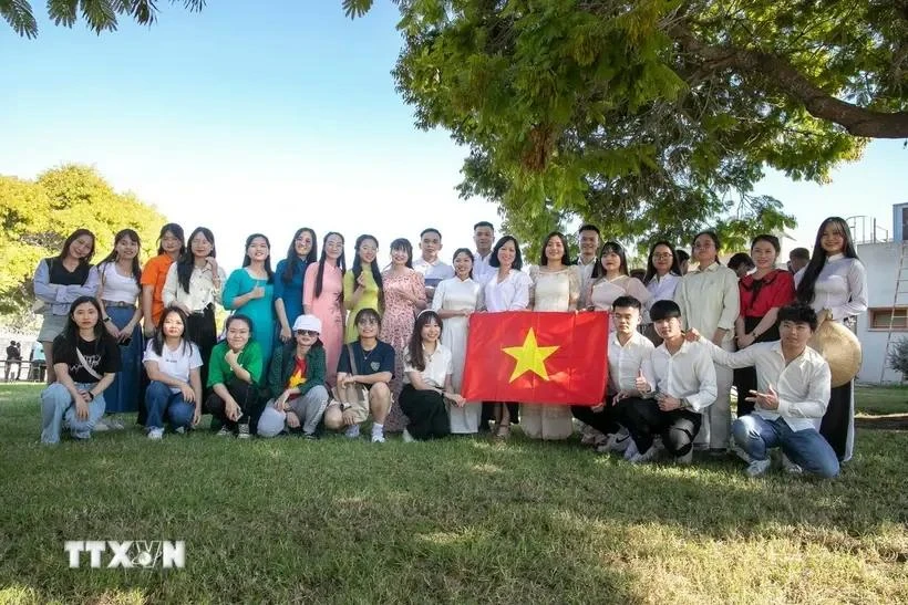 Les stagiaires vietnamiens lors de la cérémonie de remise des diplômes. Photo: VNA