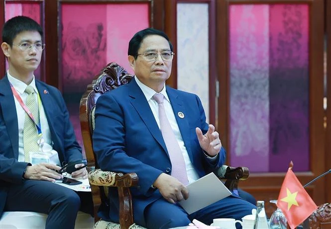 Le Premier ministre Pham Minh Chinh prend la parole lors de la session restreinte du 45e Sommet de l'ASEAN. Photo : VNA