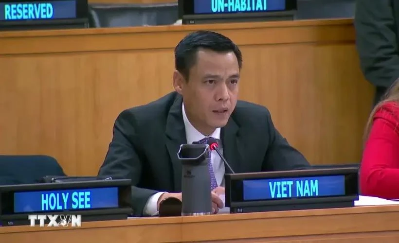 Au nom de l'ASEAN, l'ambassadeur Dang Hoang Giang, chef de la Mission permanente du Vietnam auprès de l'ONU, prononce un discours lors du débat. Photo: VNA