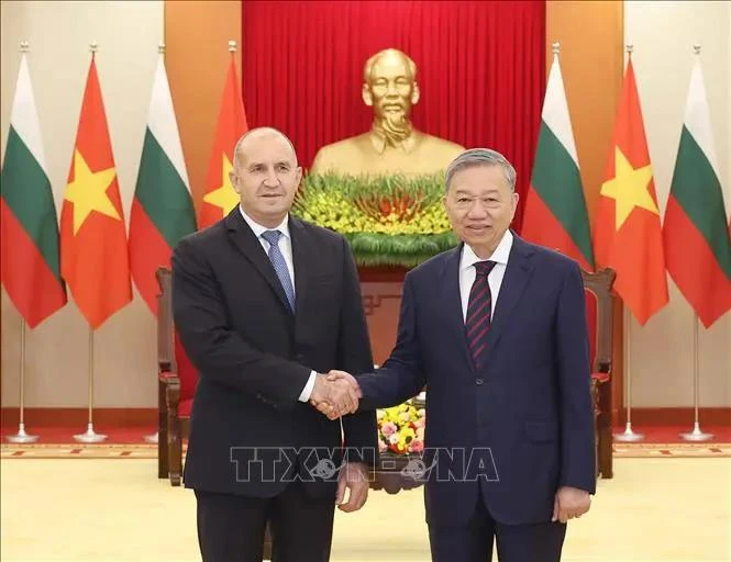 Le secrétaire général du Parti communiste du Vietnam (PCV), To Lam (droite), et le président bulgare, Roumen Radev. Photo: VNA