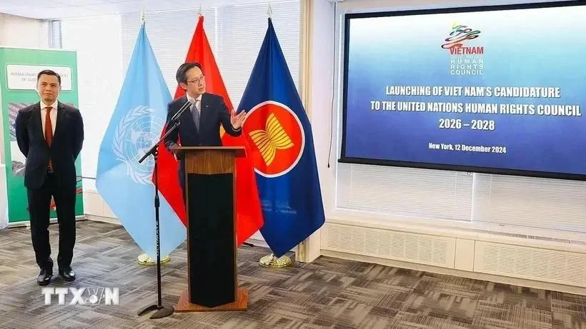 Le vice-ministre des Affaires étrangères Do Hung Viet prend la parole à une cérémonie organisée par la Mission permanente du Vietnam auprès des Nations Unies (ONU) à New York le 12 décembre à l'occasion de la Journée internationale des droits de l'homme. Photo : VNA