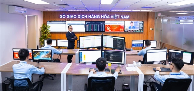 Traders work on a trading floor in MXV. (Photo: mxv.com.vn)