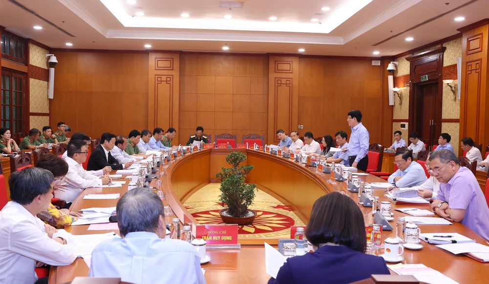 At the second meeting of the organising sub-committee of the 14th National Party Congress in Hanoi on October 18. (Photo: VNA)