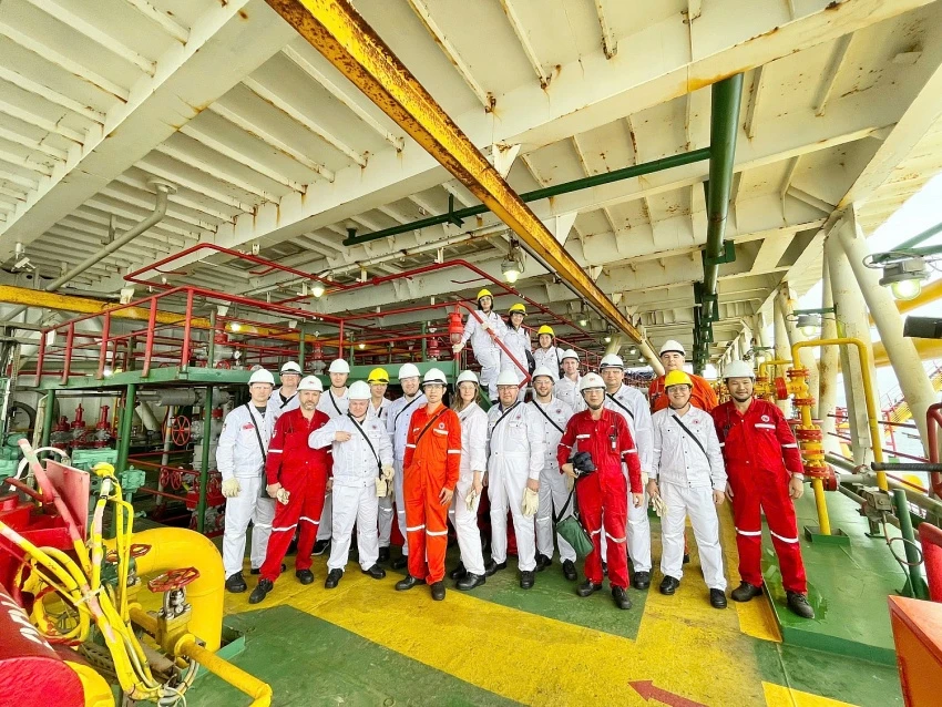 Gazprom experts visit Vietsovpetro. (Photo: Vietsovpetro)