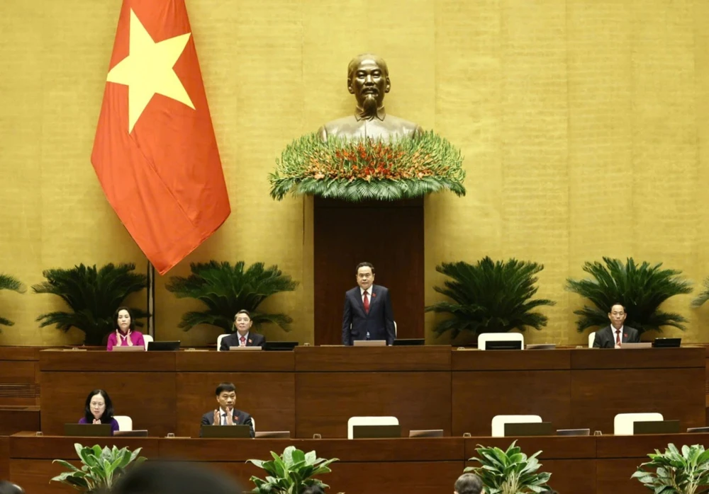 NA Chairman Tran Thanh Man (standing) and NA Vice Chairpersons at the opening ceremony of the 8th session of the 15-tenure National Assembly in Hanoi on October 21. (Photo: VNA)