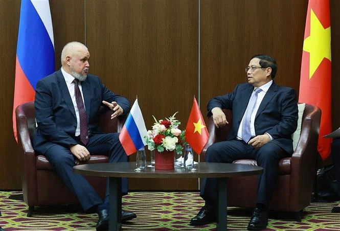 Prime Minister Pham Minh Chinh (right) and Russian Minister of Energy Sergey Tsivilev. (Photo: VNA)