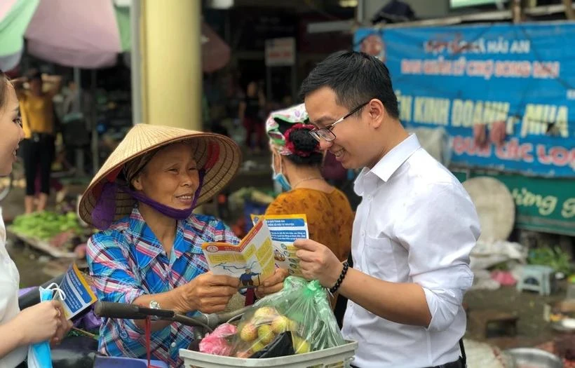 Voluntary social insurance policy is popularised among migrant workers. (Photo: VietnamPlus)