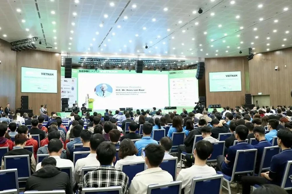 A view of the workshop on Vietnam's semiconductor industry in Hanoi on November 7. (Photo: NIC)