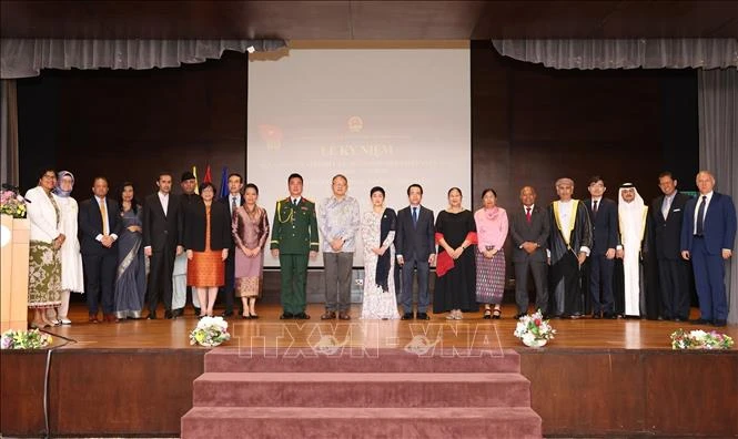 Delegates at the ceremony in Brunei on December 17 commemorating the 80th anniversary of the Vietnam People’s Army (VPA) and the 35th anniversary of the All-People’s Defence Festival (December 22). (Photo: VNA)