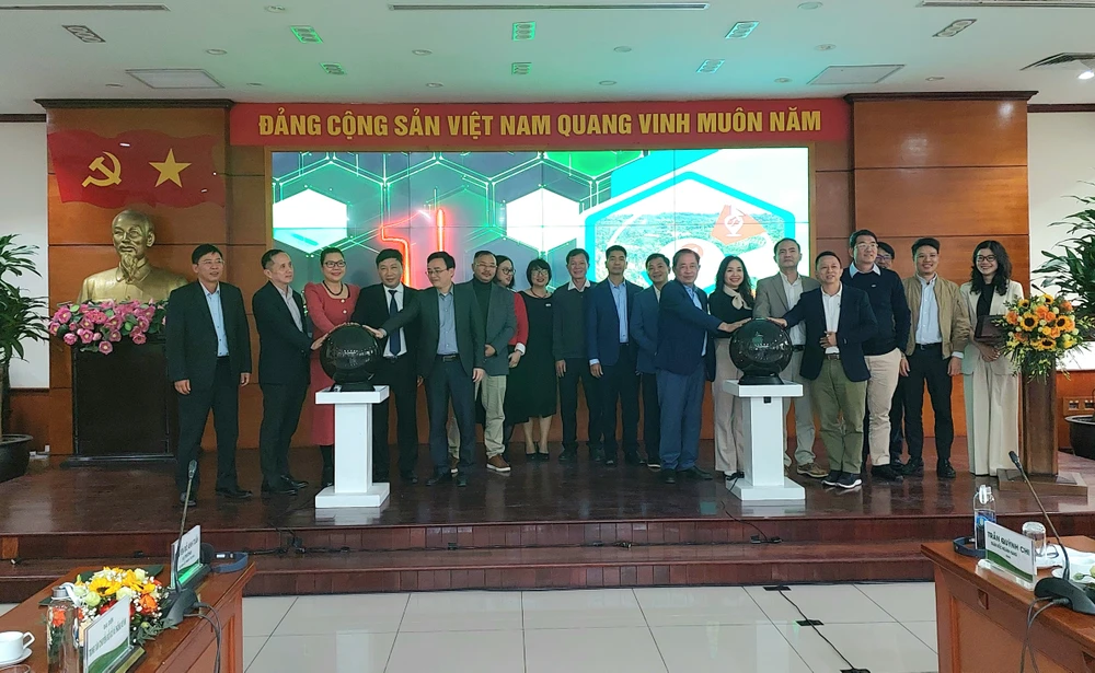 At the handover ceremony of the pilot results for the database system for forests and coffee-growing areas in compliance with the EU Deforestation Regulation (EUDR). (Photo: VNA)