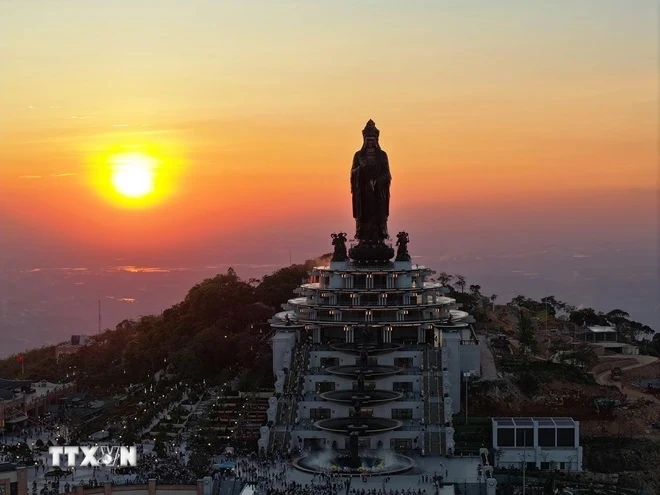 西宁省黑婆山是备受游客青睐的旅游景点。图自越通社