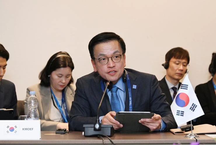 The RoK's Finance Minister Choi Sang-mok speaks at a trilateral meeting with his Japanese and Chinese counterparts in Georgia. (Photo: Yonhap) 