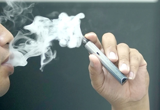 Experts consider how to tackle the problem of e cigarettes