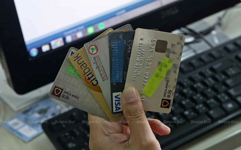 Thailand faces credit card default risks (Photo:bangkokpost.com)