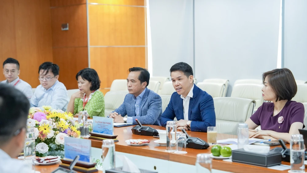 CEO of PV Gas Pham Van Phong chairs the meeting (Photo: pvn.vn)