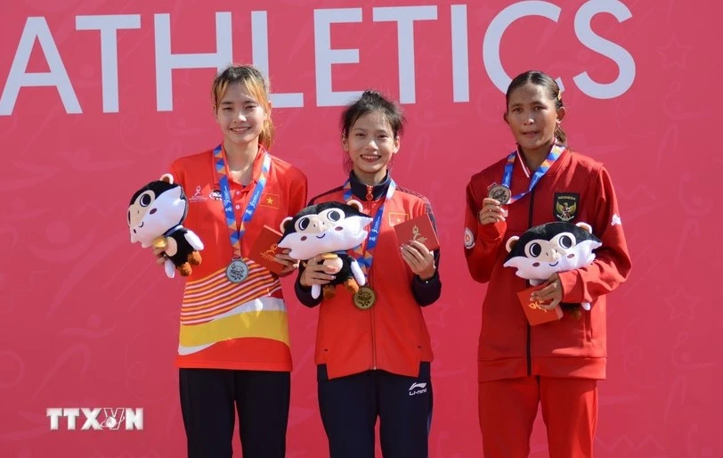 Vietnamese runner earns two golds at ASEAN School Games