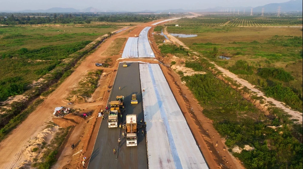 Cambodia develops rural road network (Photo: thebettercambodia.com)