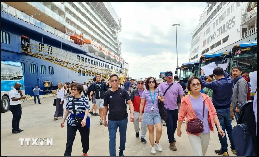 Foreign arrivals outnumber domestic to Ha Long Bay. (Photo: VNA)