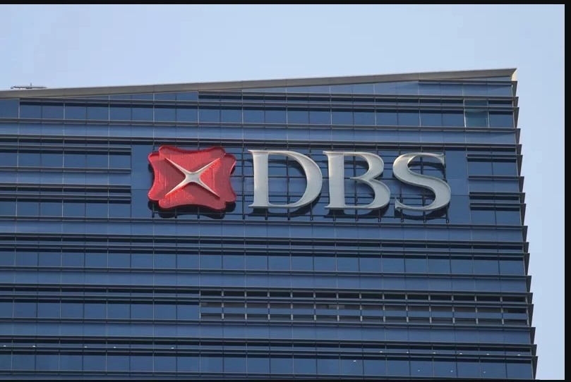 Singapore Police officers acted on information provided by the anti-mule team of DBS Bank. (Photo courtesy: DBS) 