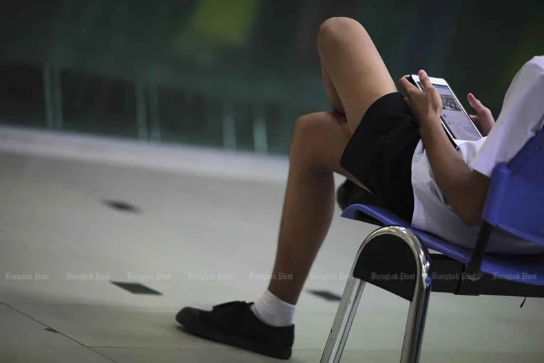 Thailand limits digital device use among young students (Photo: bangkokpost.com)