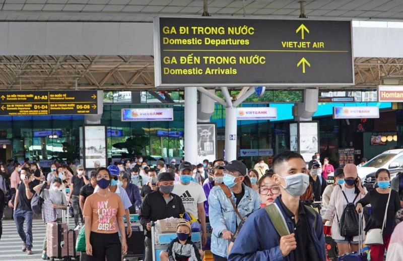 Tan Son Nhat airport expects to serve 120,000 passengers daily over National Day rush (Photo: VNA)